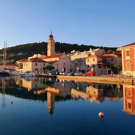 Apartman Insula Apartment With Private Pool Pučišća