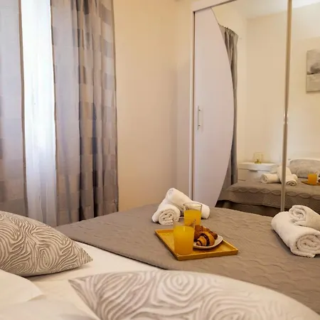 Insula Apartment With Private Pool Apartman Pučišća