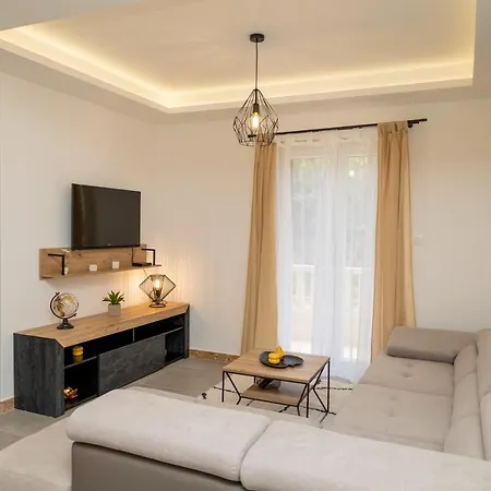 Insula Apartment With Private Pool * Pučišća