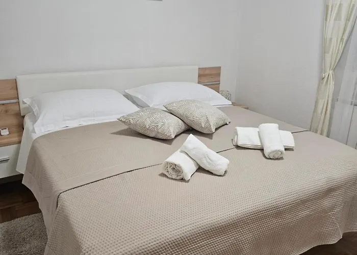 Insula With Private Pool Appartement