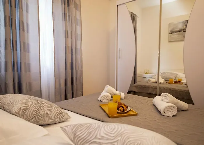 Insula Apartment With Private Pool 公寓 普契什查