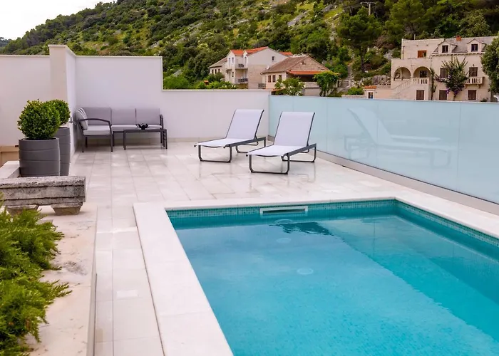 Insula Apartment With Private Pool 公寓 普契什查