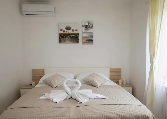 Insula Apartment With Private Pool 公寓