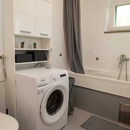 Insula Apartment *