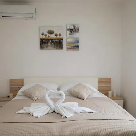 Insula Apartment With Private Pool Апартаменты