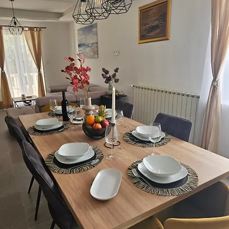 Insula Apartment With Private Pool Апартаменты *